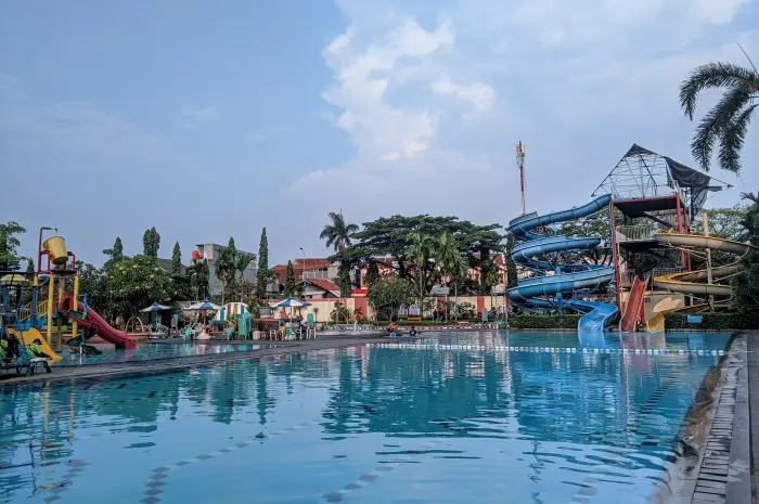 Puri Beta Swimming Pool, Family Destination with Exciting Rides in Tangerang